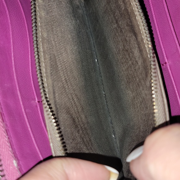 Authentic Bottega Veneta zippy wallet - Picture 8 of 10